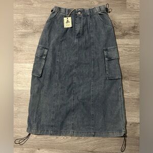 NWT Easel Medium Washed Black Cargo Denim Skirt